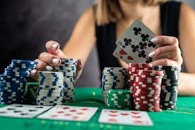 Antarmuka Bandar Poker di aplikasi mobile tekno88 dengan tata letak meja dan kartu yang jelas